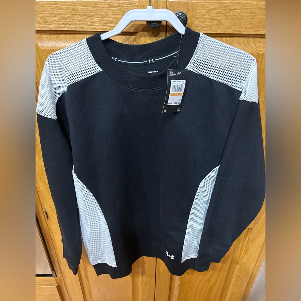 Woman’s UA loose-fit Sweatshirt